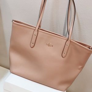 Coach Zip tote medium size